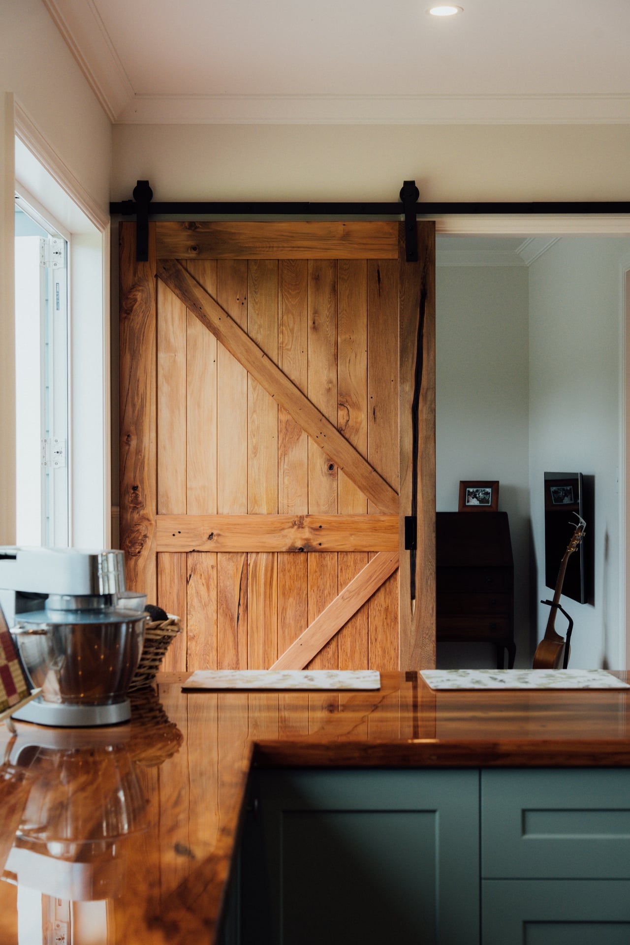 Maungarangi Road bathroom feature